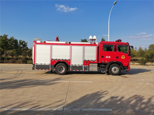 汕德卡壓縮空氣泡沫消防車