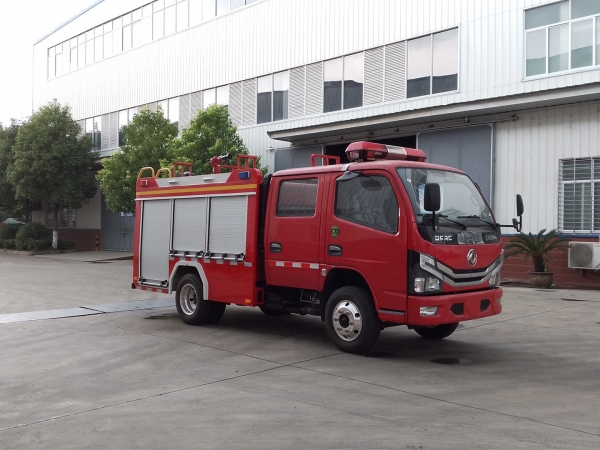 藍牌東風0.6噸雙排水罐消防車