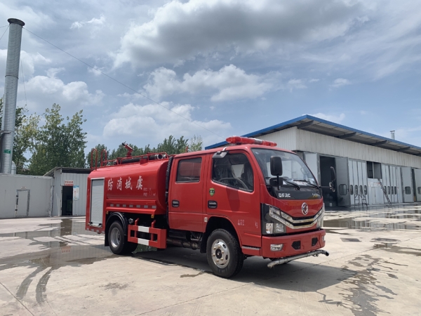 東風雙排森林消防車