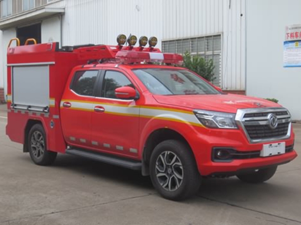 鄭州日產(chǎn)器材消防車(chē)